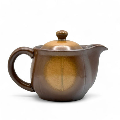 Mirai brown Banko-yaki Kyusu Japanese teapot handcrafted in clay, ideal for brewing authentic Japanese green tea.