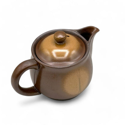 Mirai brown Banko-yaki Kyusu Japanese teapot handcrafted in clay, ideal for brewing authentic Japanese green tea.
