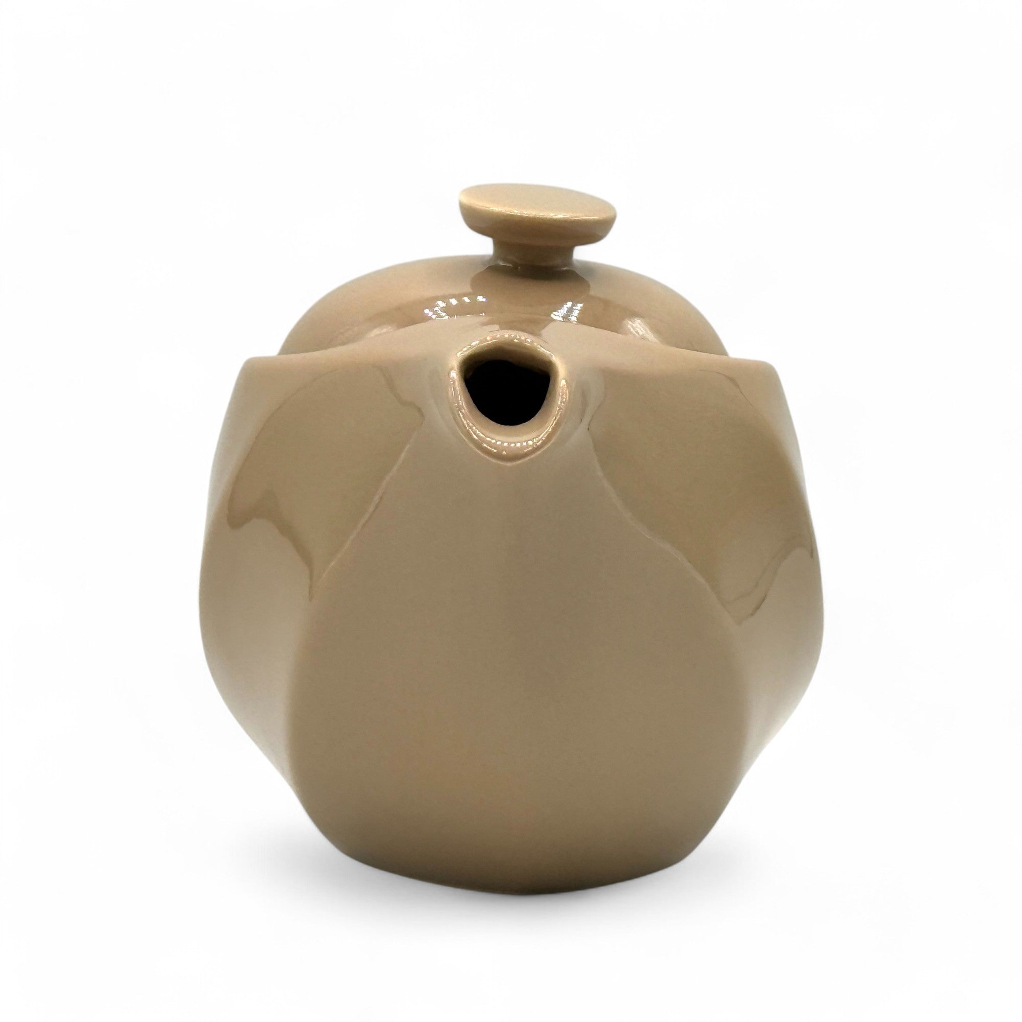 Rakuchin Beige Mino-yaki porcelain Kyusu teapot – traditional Japanese teaware handcrafted for elegant tea brewing.
