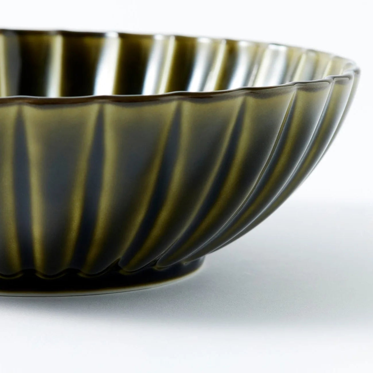 Ryokushin Japanese deep ceramic bowl in Rikyu green, large size – perfect for noodles, soups, or elegant table display.