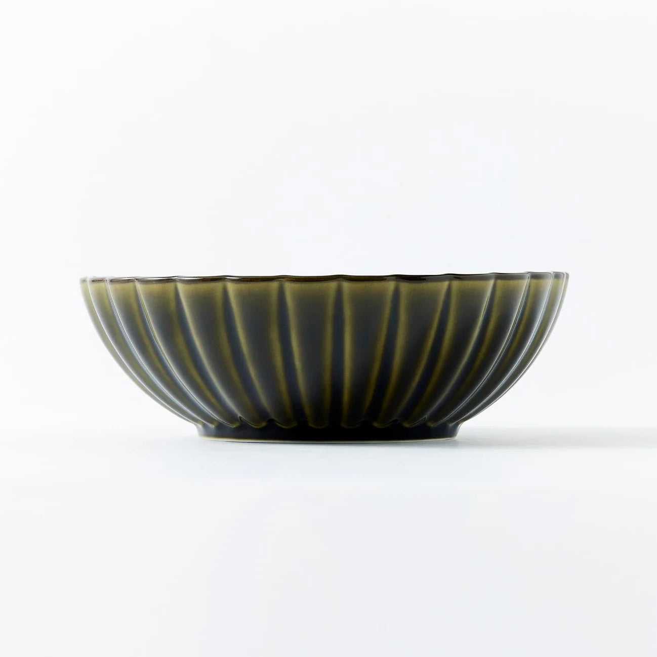 Ryokushin Japanese deep ceramic bowl in Rikyu green, large size – perfect for noodles, soups, or elegant table display.