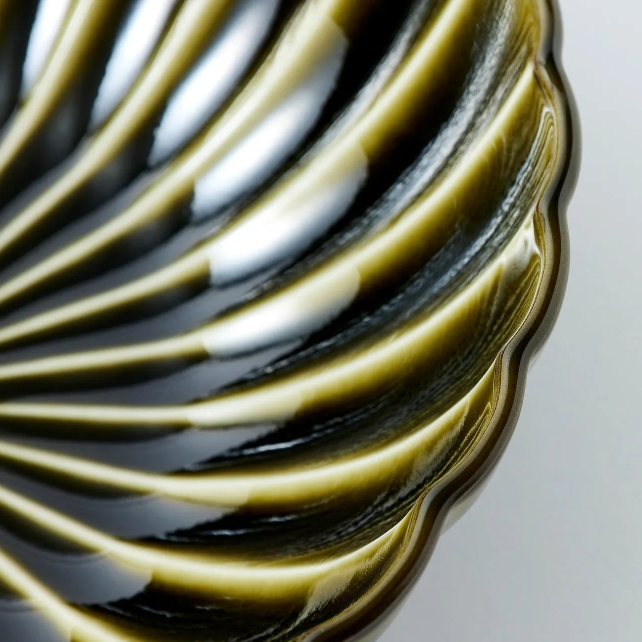 Ryokushin Japanese deep ceramic bowl in Rikyu green, large size – perfect for noodles, soups, or elegant table display.