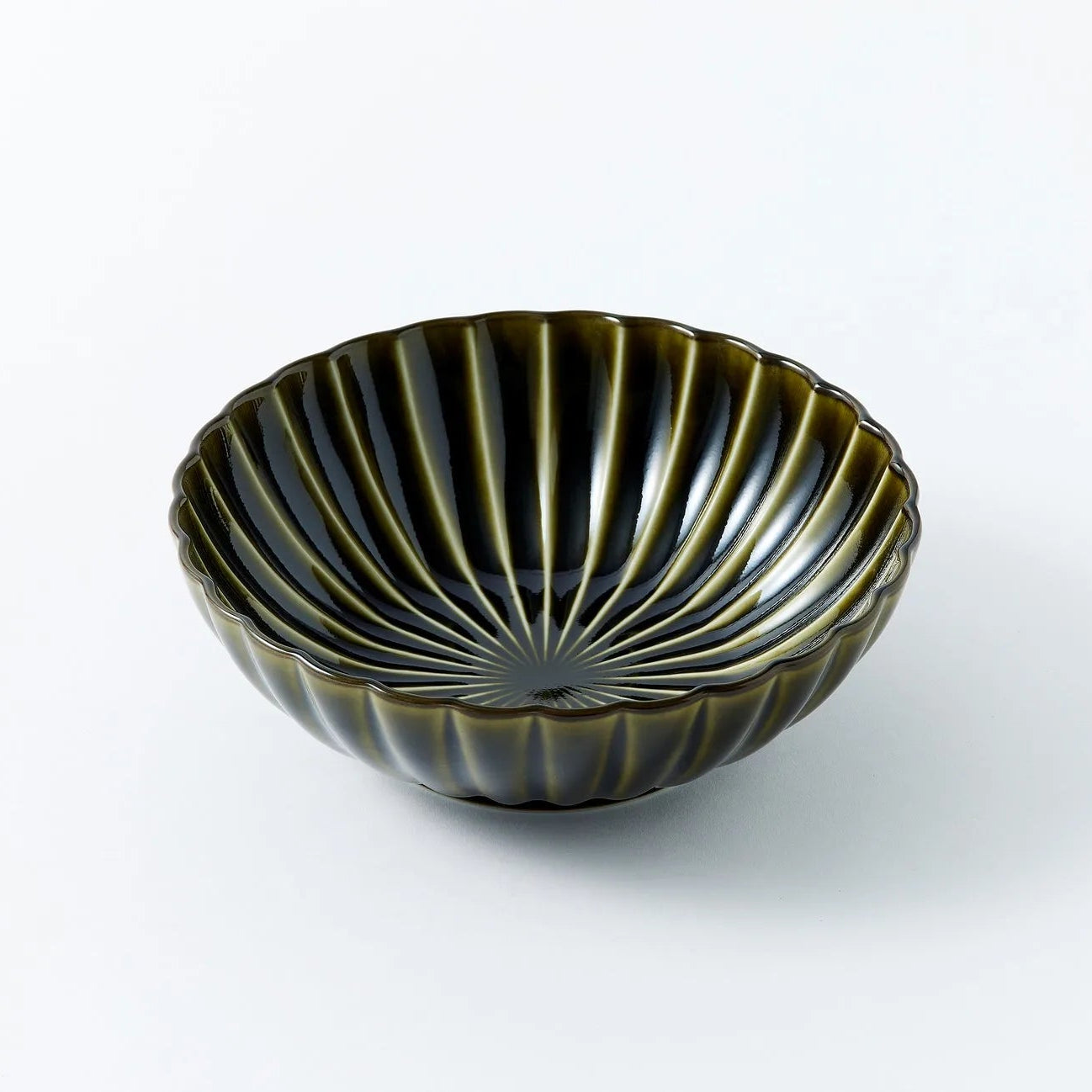 Ryokushin Japanese deep ceramic bowl in Rikyu green, large size – perfect for noodles, soups, or elegant table display.