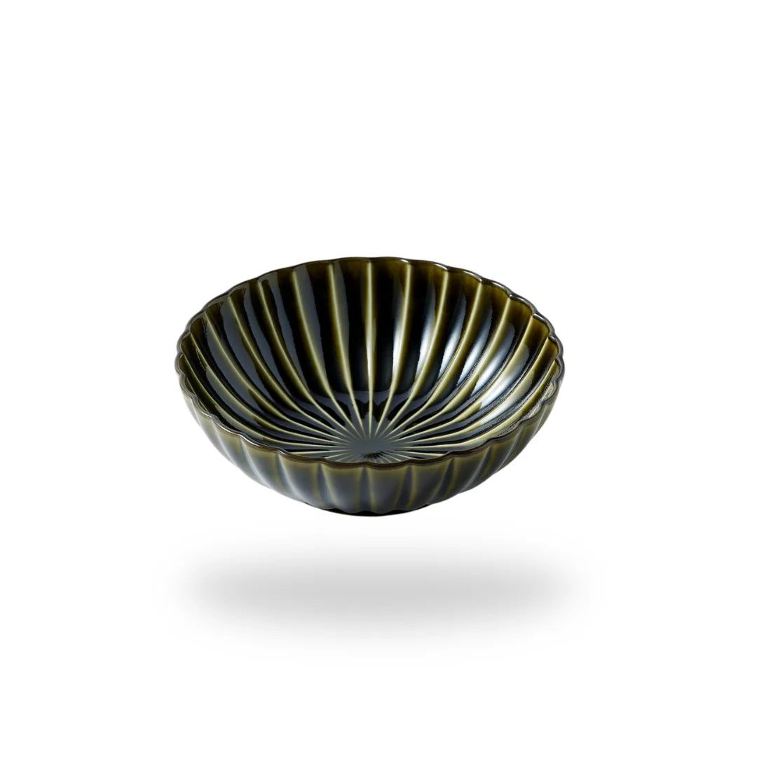 Ryokushin Japanese deep ceramic bowl in Rikyu green, large size – perfect for noodles, soups, or elegant table display.