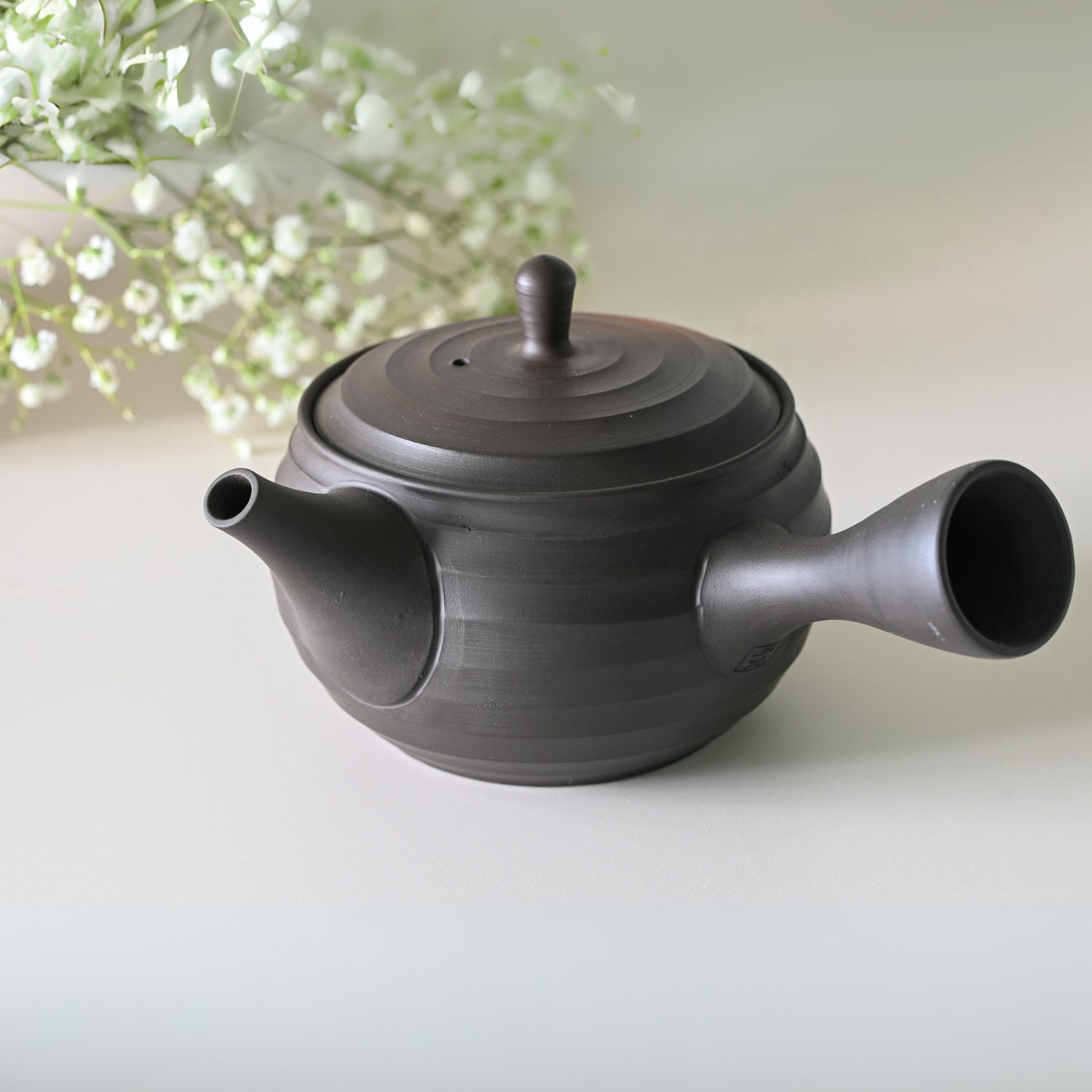Satori Japanese Kyusu tea set – traditional ceramic teapot for authentic matcha and green tea ceremony.