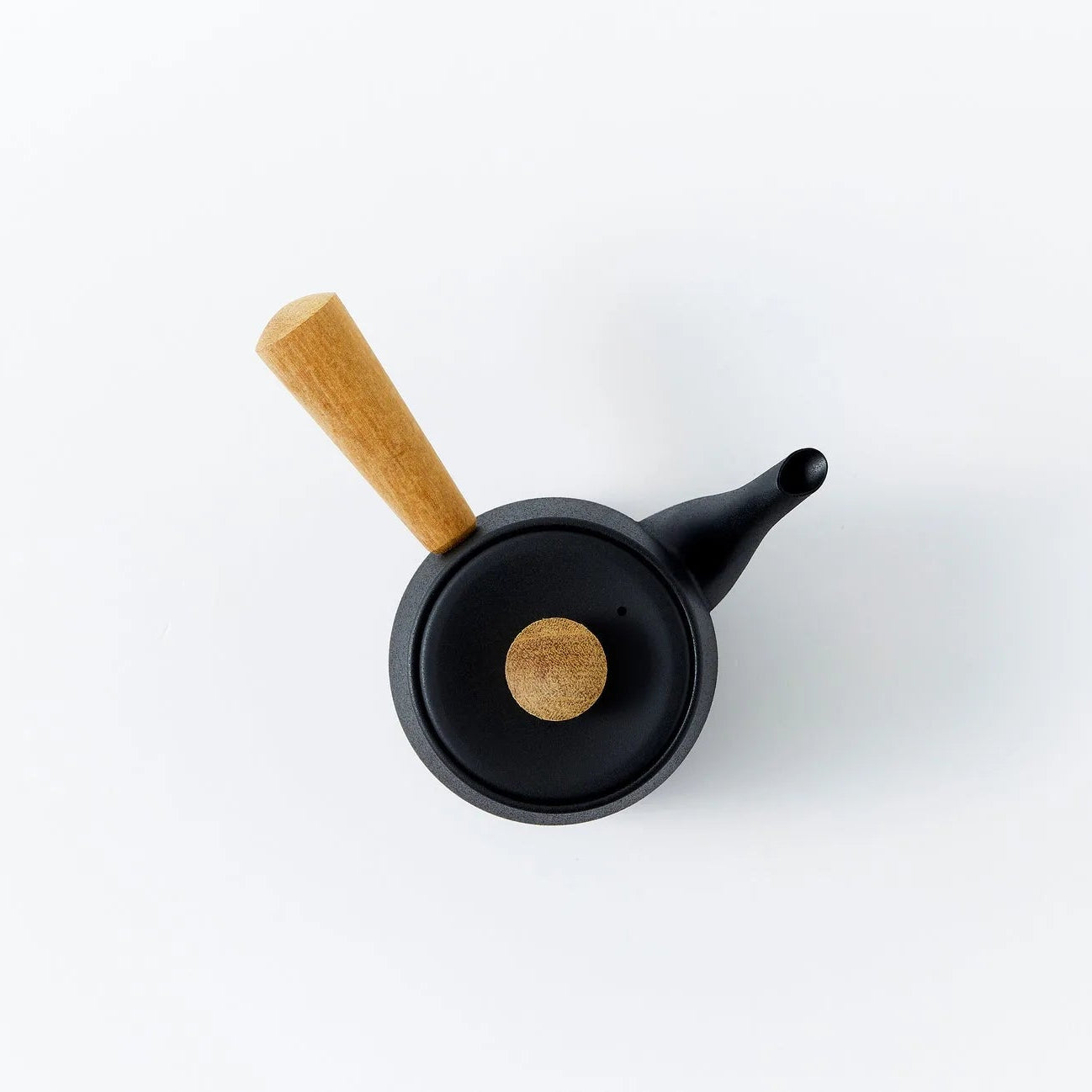 Seikoku black stainless steel teapot with modern Japanese design for elegant tea brewing.