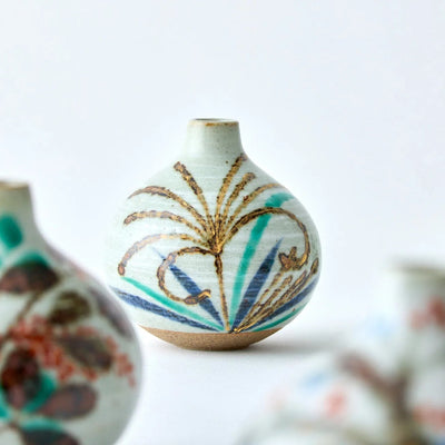 Susuki Tesai Kabin Japanese flower vase, handcrafted ceramic for traditional ikebana and home décor display.