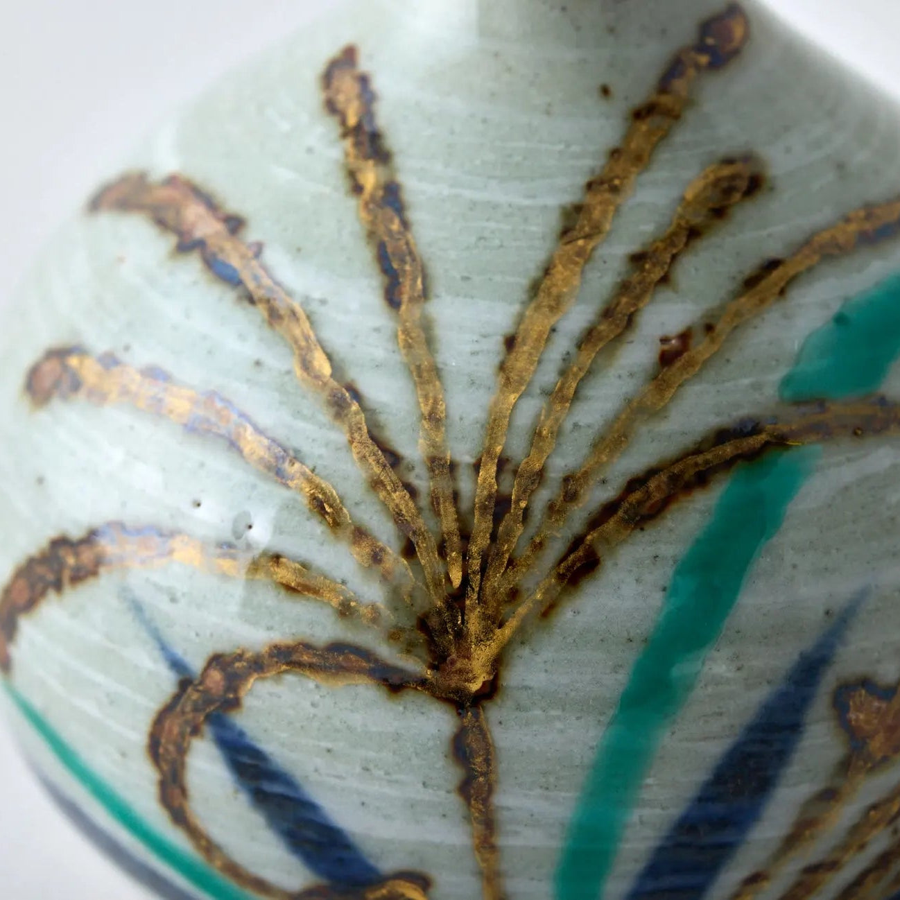 Susuki Tesai Kabin Japanese flower vase, handcrafted ceramic for traditional ikebana and home décor display.