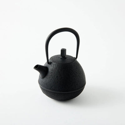 Tamayu Nambu ironware egg teapot – handcrafted Japanese cast iron kyusu for elegant tea brewing.