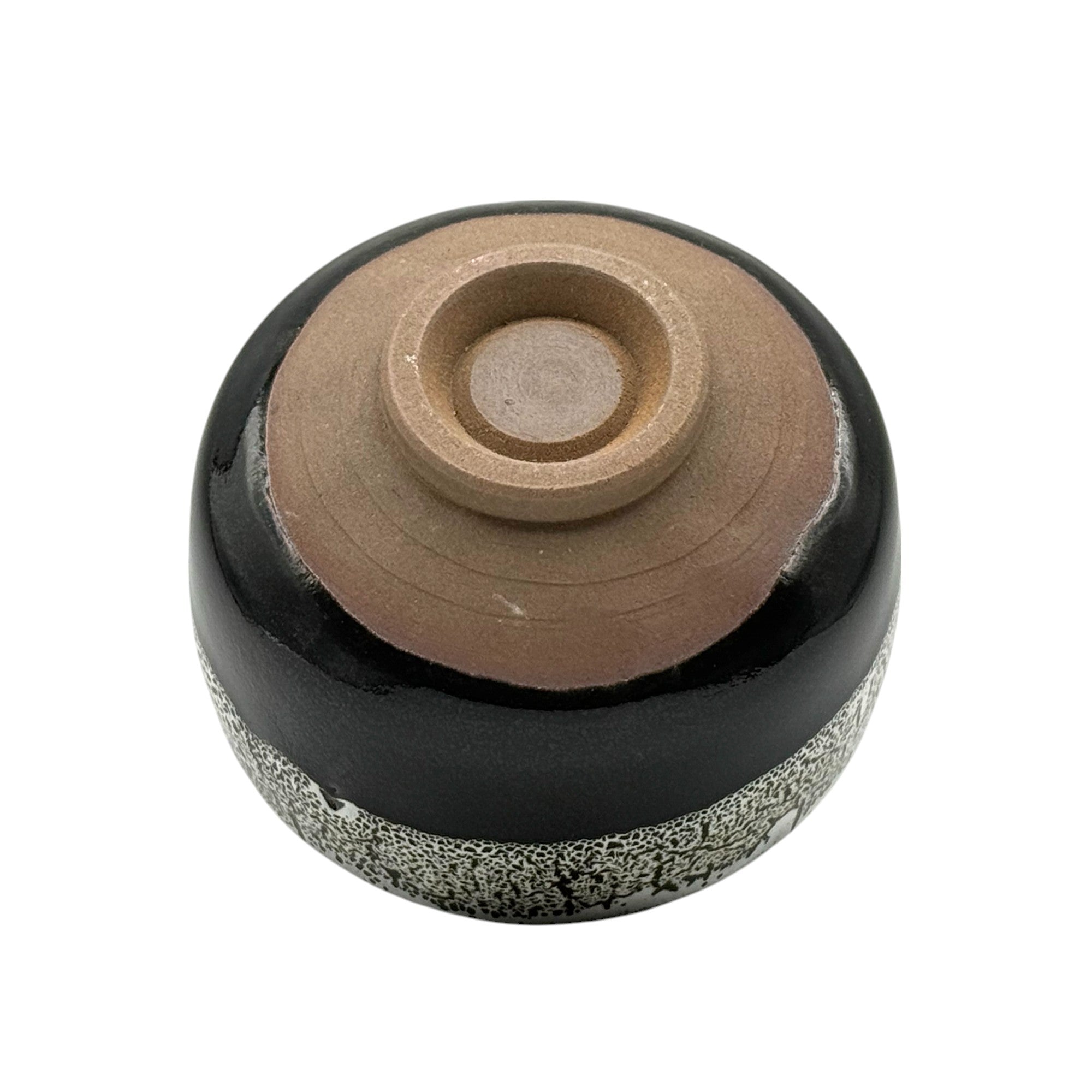 Tenmoku Shirasagashi black Mino-yaki chawan Japanese matcha bowl, handmade ceramic tea ceremony bowl for preparing traditional matcha tea.