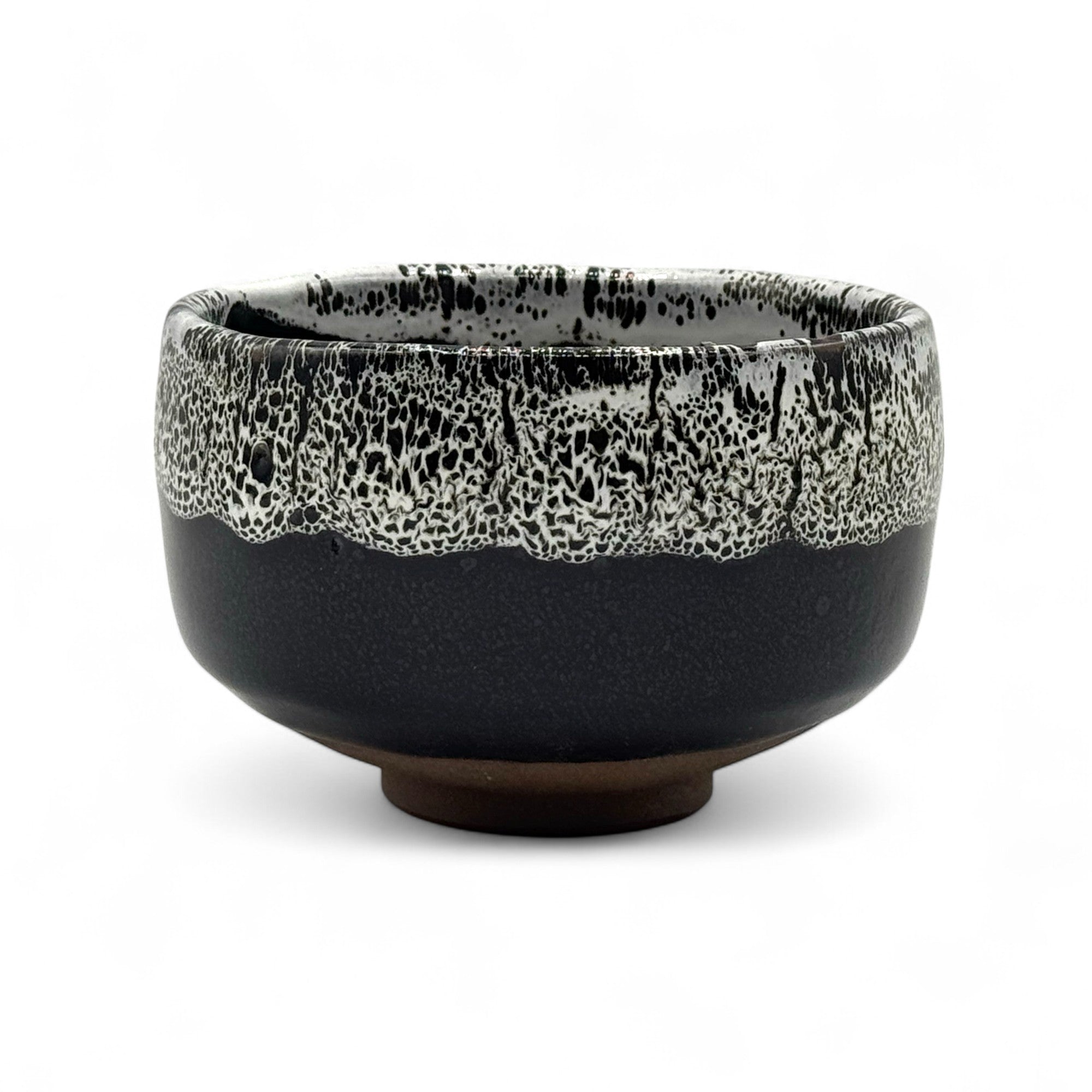 Tenmoku Shirasagashi black Mino-yaki chawan Japanese matcha bowl, handmade ceramic tea ceremony bowl for preparing traditional matcha tea.
