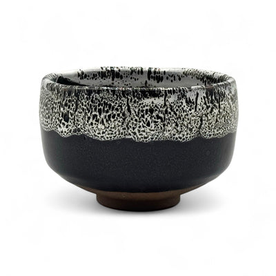 Tenmoku Shirasagashi black Mino-yaki chawan Japanese matcha bowl, handmade ceramic tea ceremony bowl for preparing traditional matcha tea.