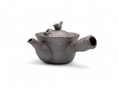 Handcrafted Tori Tobidashi Ko Banko-yaki Kyusu Japanese teapot for green tea, with bird motif and side handle.