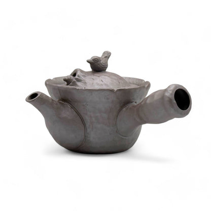 Handcrafted Tori Tobidashi Ko Banko-yaki Kyusu Japanese teapot for green tea, with bird motif and side handle.