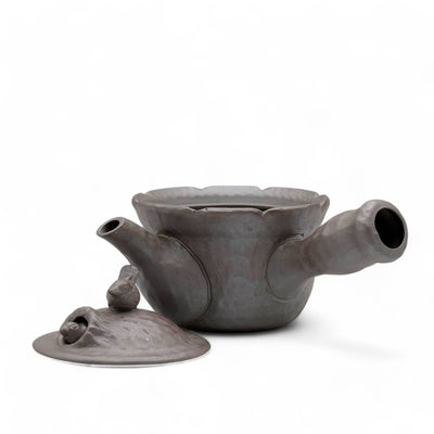 Handcrafted Tori Tobidashi Ko Banko-yaki Kyusu Japanese teapot for green tea, with bird motif and side handle.